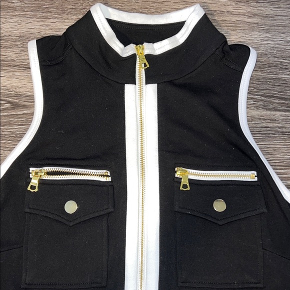 NWOT Boston Proper Black Sleeveless Top with White Trim and Gold Hardware Small - Picture 6 of 7